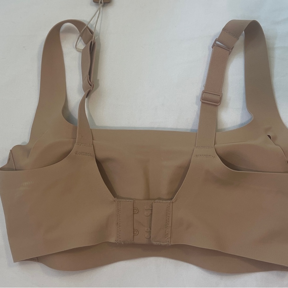 Skims SCOOP BRALETTE
SzXXS
- Latte - Picture 7 of 9